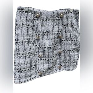 Women's Black & White Woven Mini with Pearl Buttons EUC